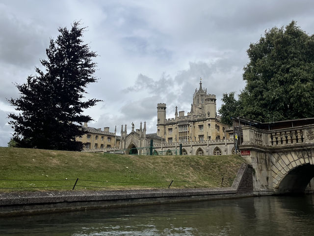 Punting Through the Knowledge Town: Discovering Cambridge’s Charm