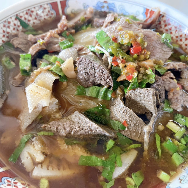 ก๋วยเตี๋ยวเฮียตี๋น้อย เนินมะกอก