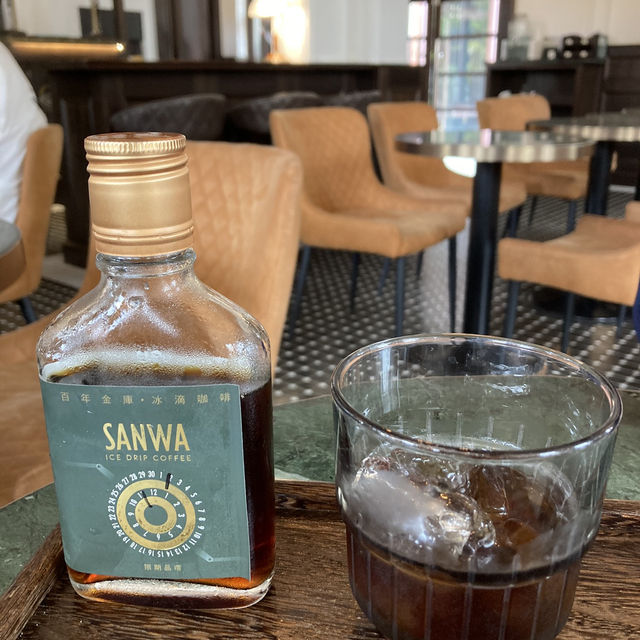 旧三和銀行で味わえる絶品アイスコーヒー