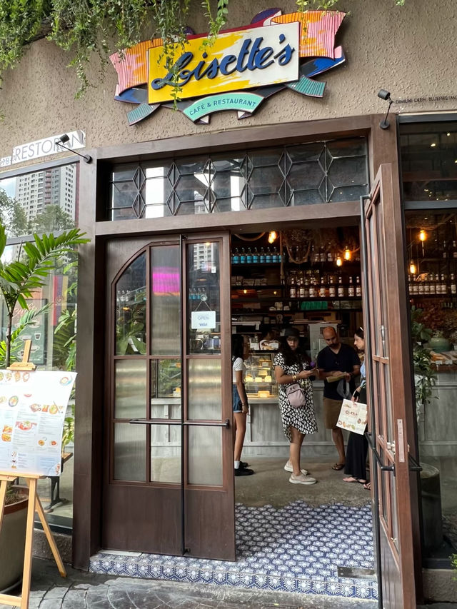 Lisette’s Café & Bakery: A Cozy Retreat at 163 Retail Park