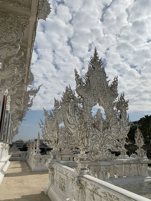 The White Temple: A Dazzling Masterpiece of Art and Spirituality in Chiang Rai