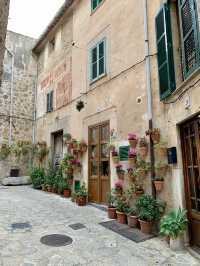 Valldemossa Unveiled: A Winter Morning in Mallorca’s Most Charming Village