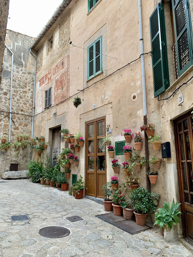 Valldemossa Unveiled: A Winter Morning in Mallorca’s Most Charming Village