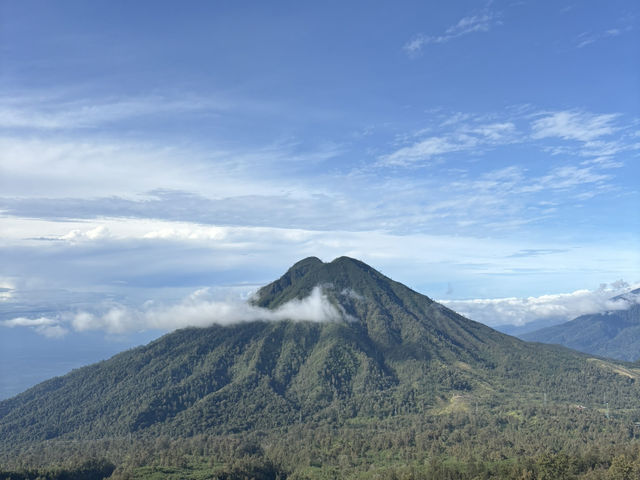 A journey to Mount Ijen: Witnessing the sulfur miners  
