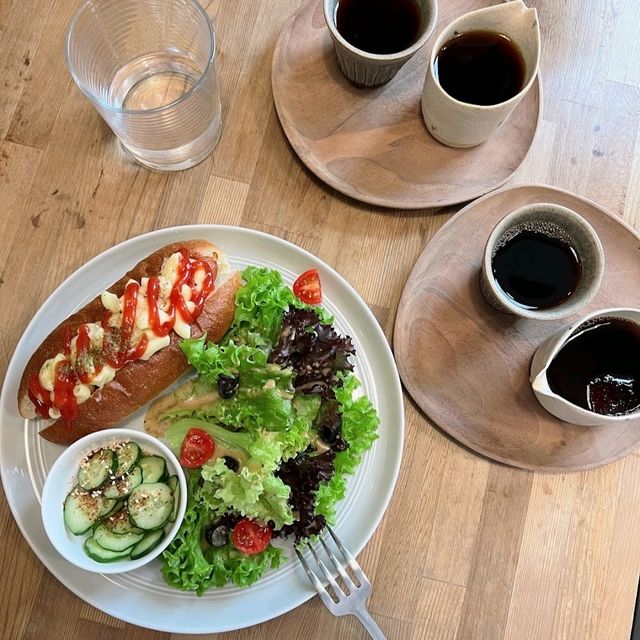 nice looking cafe