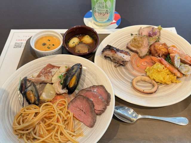 フライト前にランチビュッフェを。