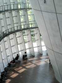穿梭於藝術與電影的浪漫空間—國立新美術館🇯🇵參訪體驗