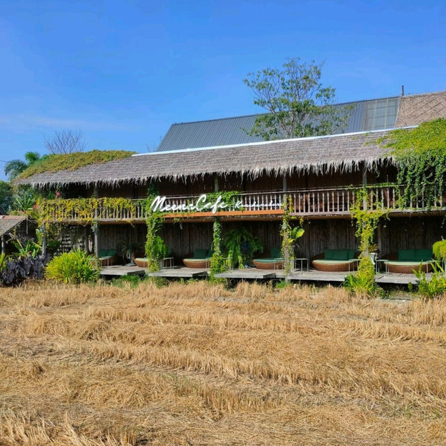 【カンチャナブリー】お寺が見える田園カフェ MEENA Cafe