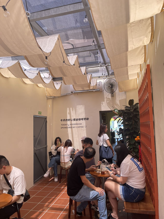 Senses Coffee – A Cozy Hideaway with Artistic Charm in Penang ☕🎨