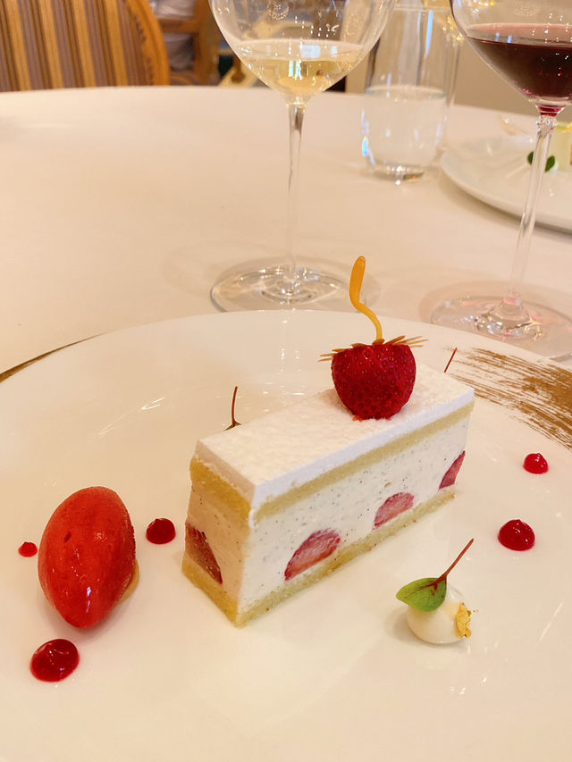 浪漫🇫🇷饗宴：香港半島酒店🏨Gaddis共度🌹的美味😋旅程"**