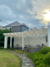 White line restaurant & cafe