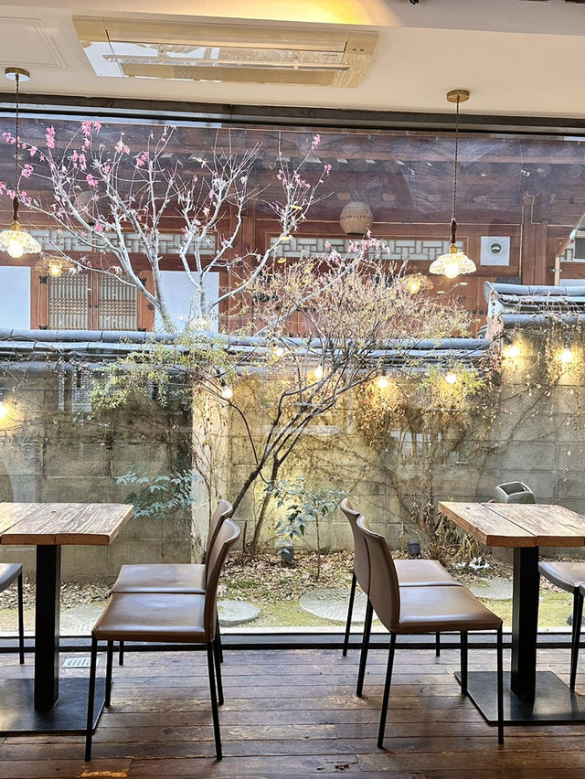 ์ ์ฃผํ์ฅ๋ง์์ ์์นํ ๊ฐ์ฑ ์นดํ ์ ์ฃผํ์ฅ๋ง์์ ์์นํ ๊ฐ์ฑ ์นดํ