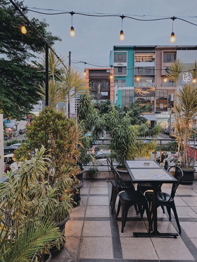 WALTIE’S ROOFTOP CAFE