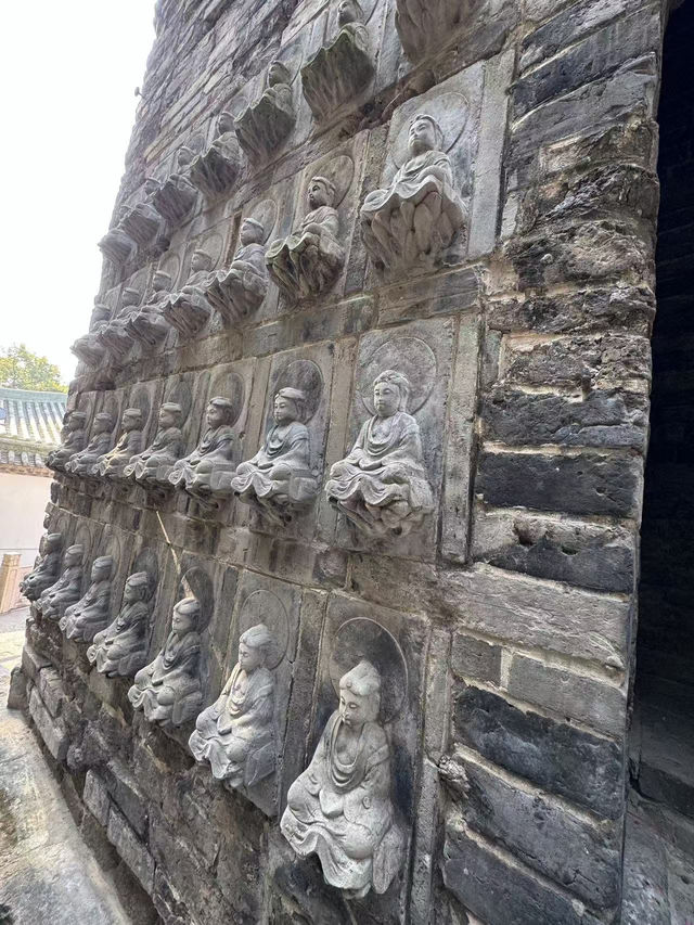 「穿越千年，龍興寺的歷史與文化之旅」🏯