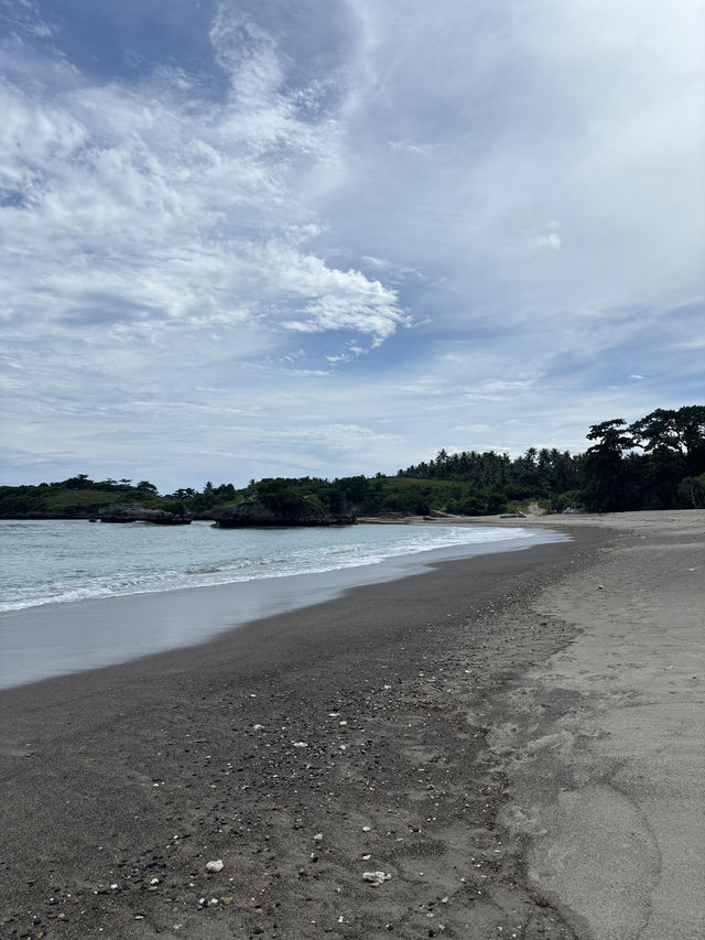 Pantai Palamoko: Sumba’s Untouched Coastal Escape 🌊✨