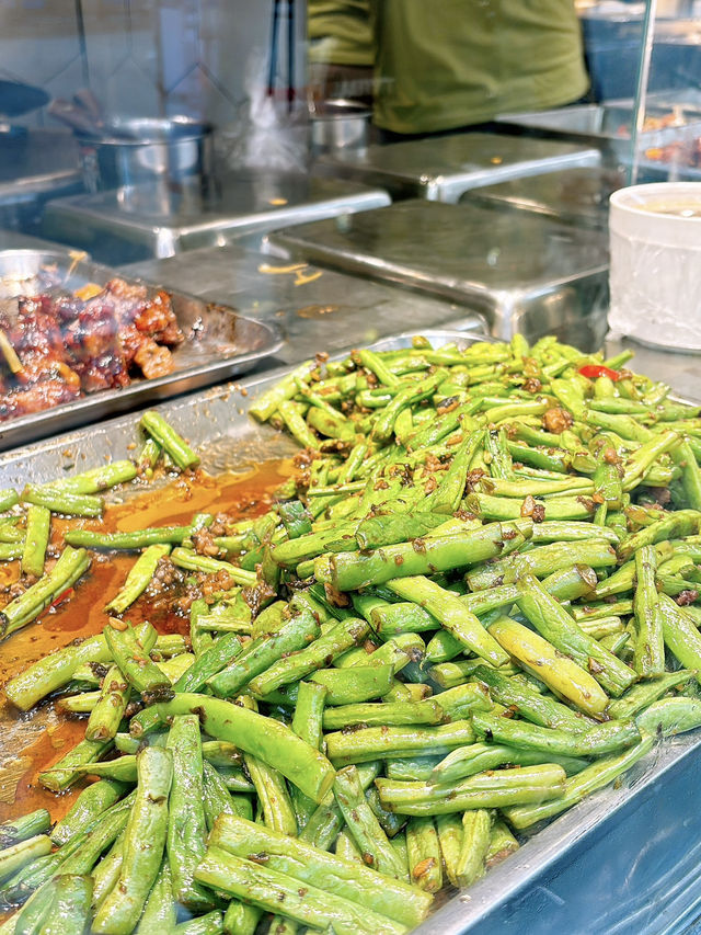 🎏灣仔雙餸飯有堂食放題‼️任飲奶茶·任添白飯·素菜無限加