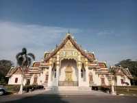 นั่งรถไฟฟ้าสีชมพูมา🙏วัดพระศรีมหาธาตุ