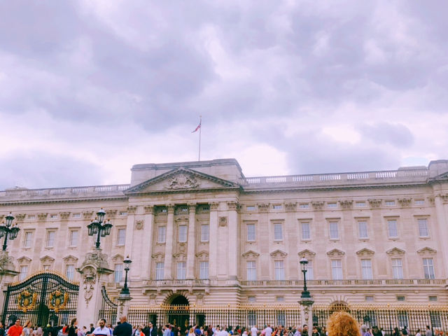 A Visit to Buckingham Palace: A Royal Experience