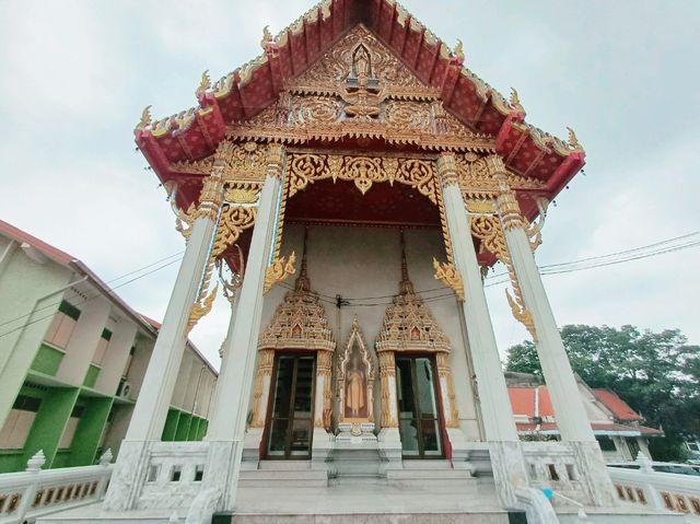 泰國曼谷湄南河畔著名古跡皇家寺廟景點：Wat Mai Chong Lom，暹羅文化藝術風格精美寺廟建築，適合打卡拍照📸冥想