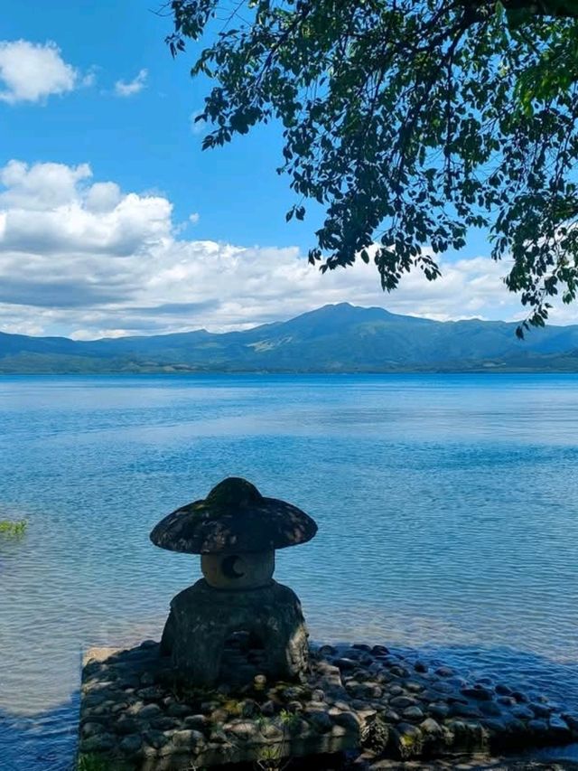 田澤湖環湖美拍景點推薦---浮木神社、金色辰子像、御座石神社朱紅大鳥居