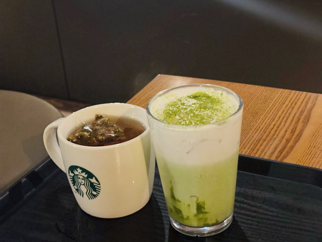 首爾這間星巴克太酷了！☕復古劇院改建，一秒穿越回60年代韓國🎭星巴克京東1960店 (스타벅스 경동1960) 