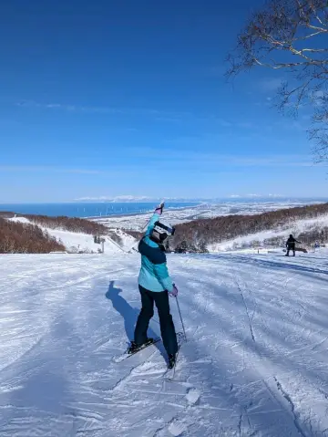 藍天白雲與壯麗景色盡在札幌手稻滑雪場！