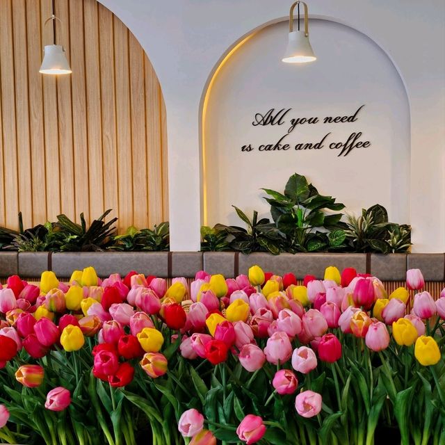THE SIMPLE cafe & bakery 🍰
