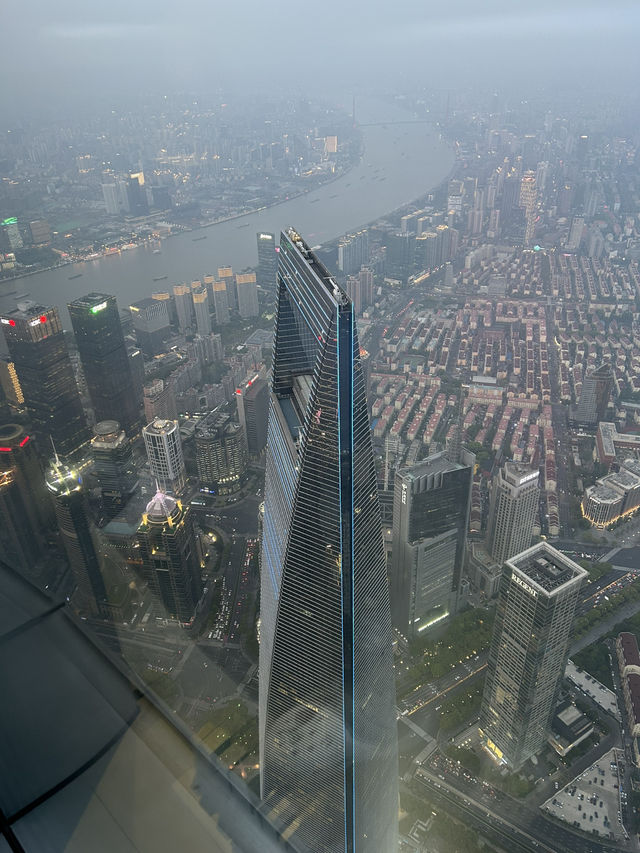 พาชมจุดสูงสุดในเซี่ยงไฮ้ Shanghai Tower 