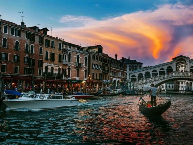 Rialto Bridge: A Moment That Stays With You