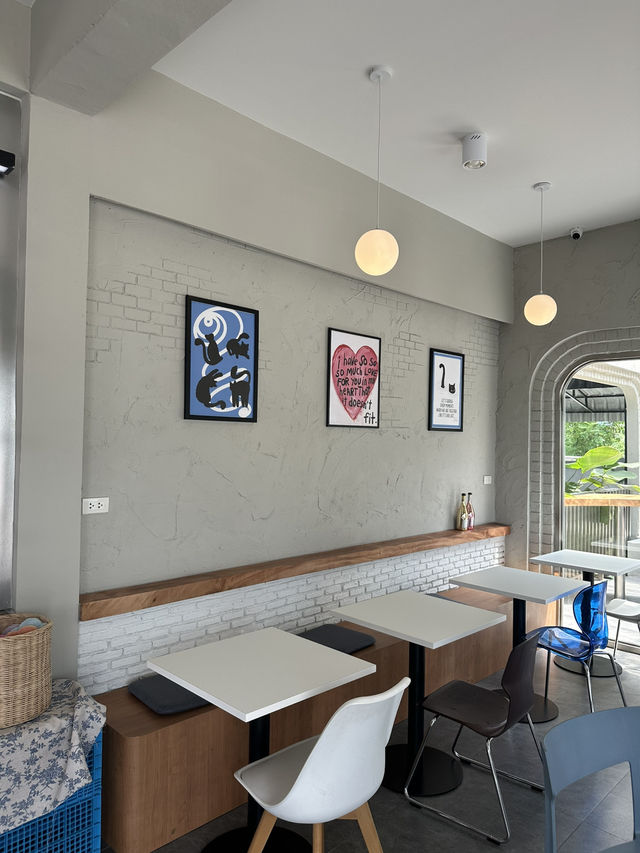 Babe Velvet Cafe