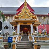 สักการะพระรามัญทรงเครื่องที่วัดโบสถ์