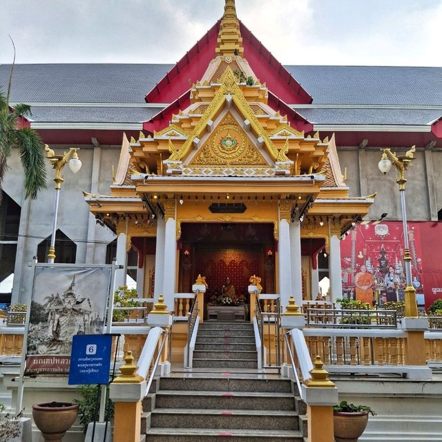 สักการะพระรามัญทรงเครื่องที่วัดโบสถ์