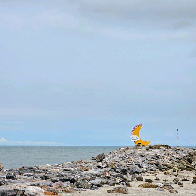 หาดชมจันทร์