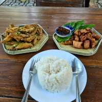 ภพ the riverside cafe 🌊🌿🍃
