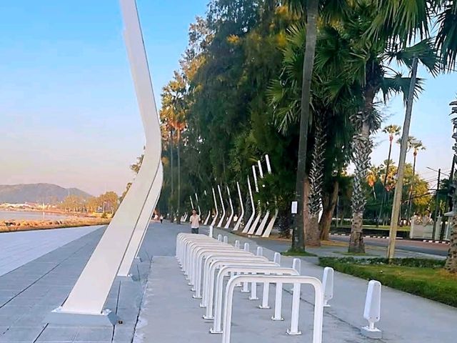 อ่าวดงตาล สัตหีบ หาดสวยน้ำใส ต้นตาลเรียงรายสวยงาม