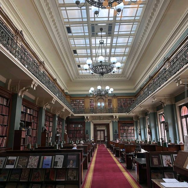 Victoria and Albert Museum (V&A), London