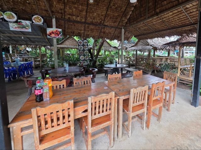 จุดแวะทานข้าวริมทางในแก่งกระจาน จ.เพชรบุรี🥬