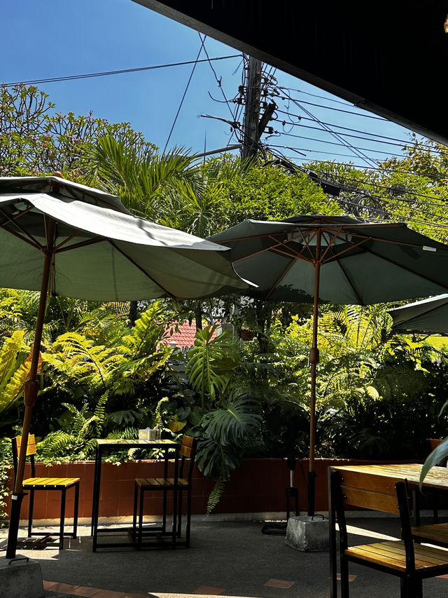Popular local restaurants in chiang mai 