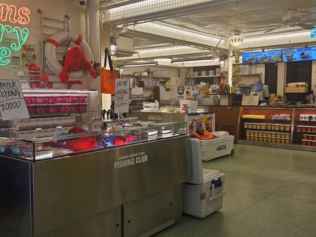 Simmons Grocery Store: High Concept, Mixed Execution