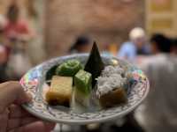 Moh Teng Pheow Nyonya Koay: A Nostalgic Kuih Haven Where Tradition Tastes Sweet! 🍡🏮