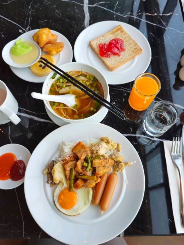 Holiday Inn Sriracha – ครบ จบ คุ้ม ในหนึ่งคืน 🏨