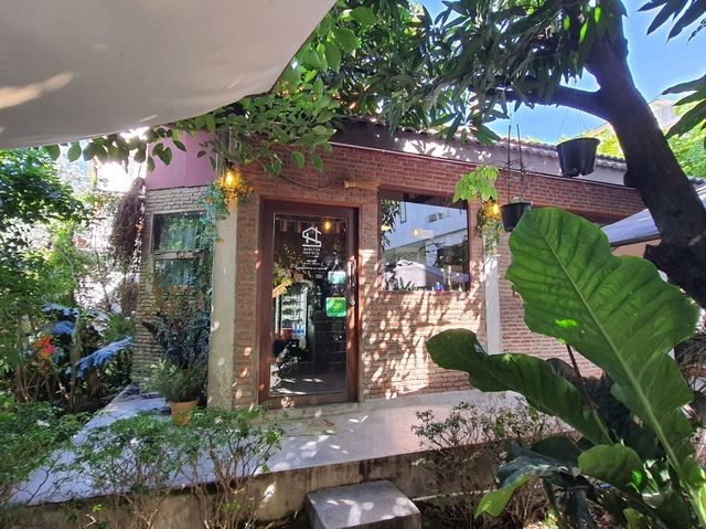 Shelterhood Brew & Chill บางนา ร้านลับที่ไม่ลับ