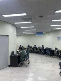 부산 오르막 끝에 있는 중앙도서관 