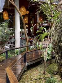 ร้านอาหาร@ชานชาลา กาญจนบุรี บรรยากาศร่มรื่นมาก