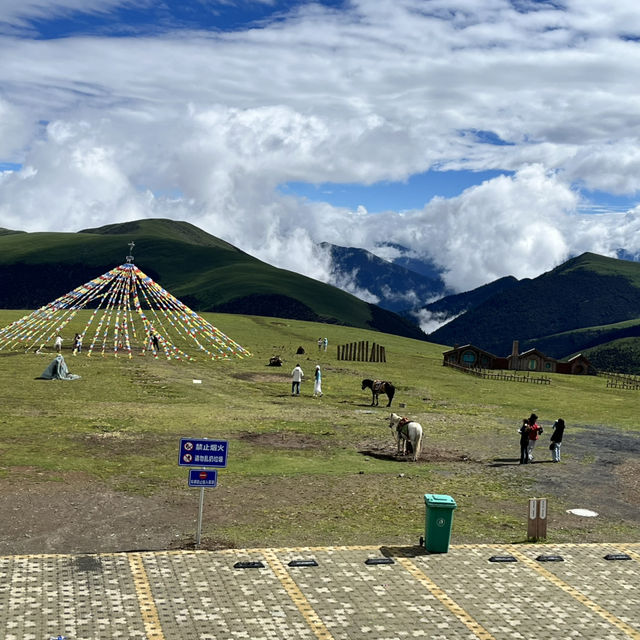 📍Kazila Mountain – A Dreamy Highland Pasture Above the Clouds