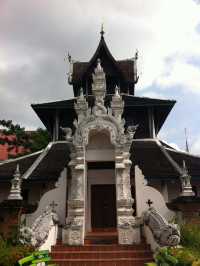 วัดเจดีย์หลวงวรวิหาร วัดเก่าที่ห้ามพลาด