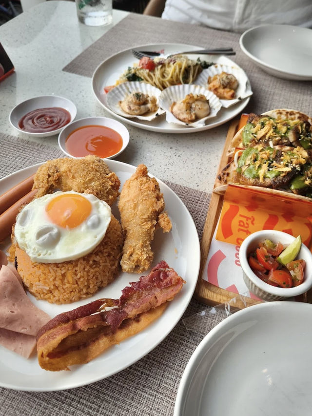 Fat Coco Beach Club ร้านสุดเก๋ริมทะเลพัทยา
