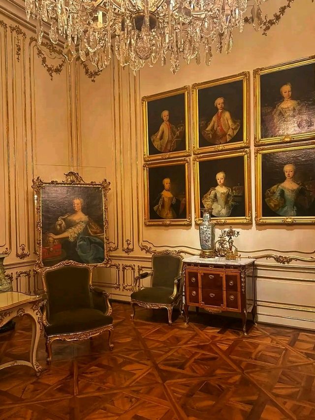 Hietzing, Vienna: Where Royal Elegance Meets Peaceful Living 👑