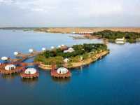 “Sand Lake: The Shimmering Oasis of Desert and Water”