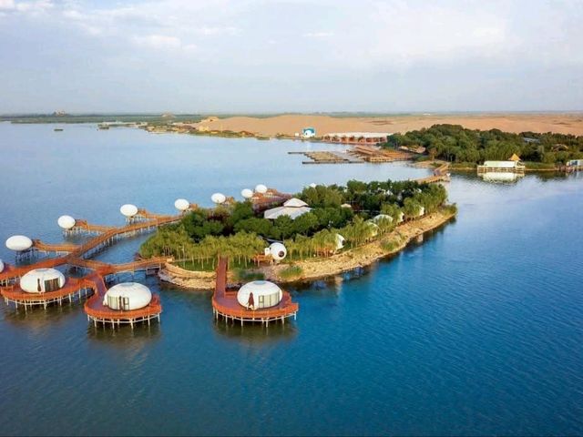 “Sand Lake: The Shimmering Oasis of Desert and Water”
